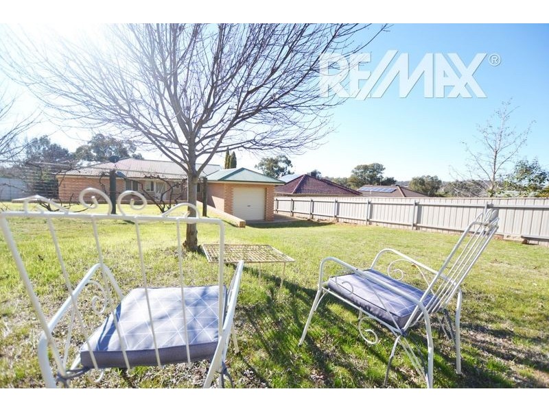 20 John Potts Drive, Junee NSW 2663