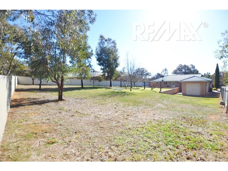 20 John Potts Drive, Junee NSW 2663