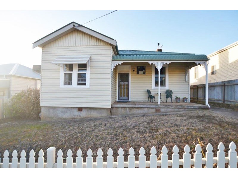 52 Hill Street, Junee NSW 2663