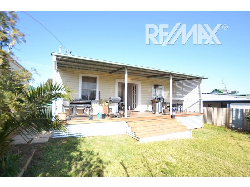 52 Hill Street, Junee NSW 2663