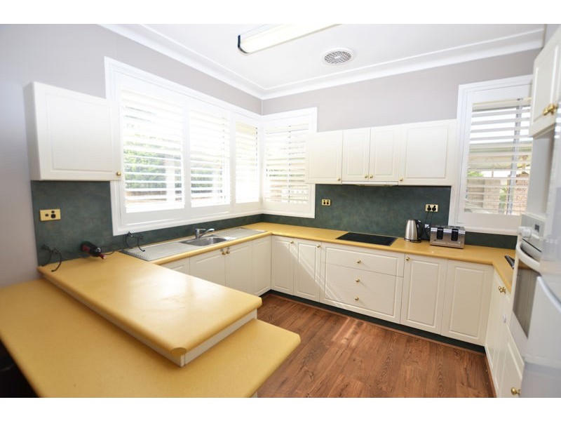 14 Lillian Street, Junee NSW 2663