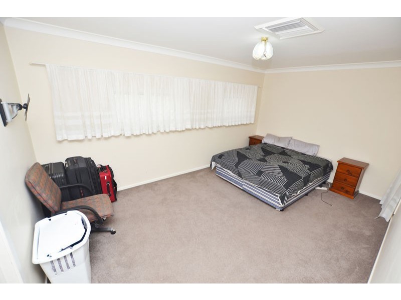 14 Lillian Street, Junee NSW 2663