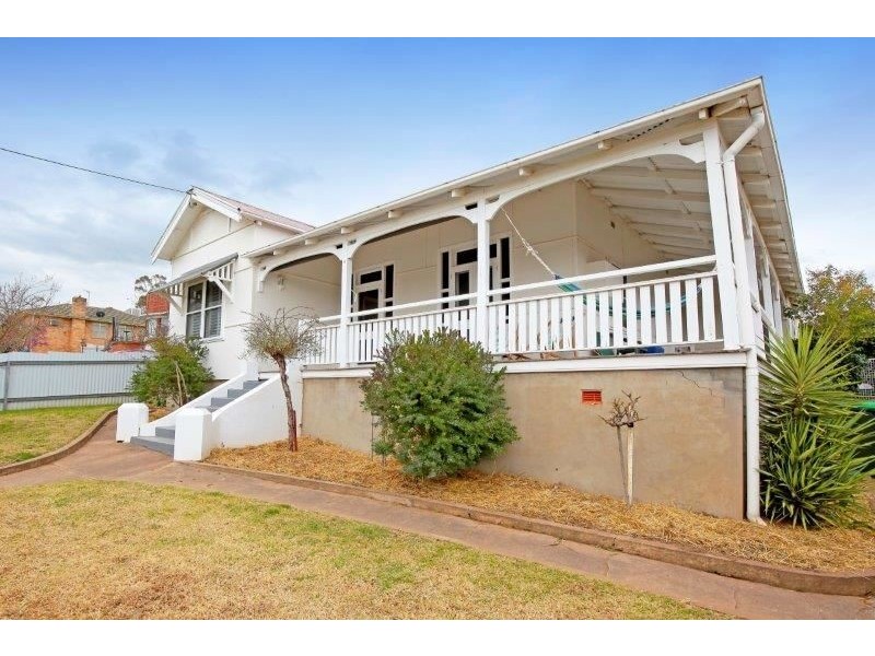 54 Commins St, Junee NSW 2663