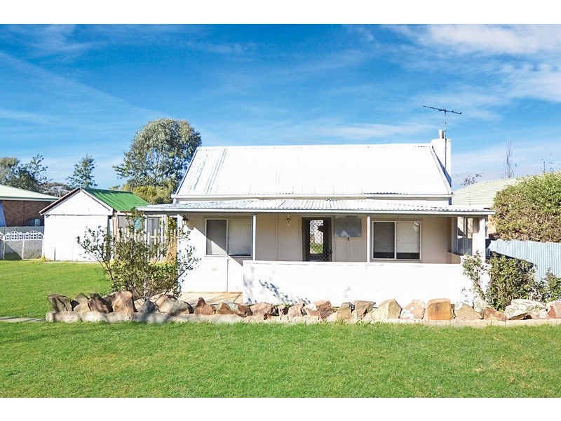 6 Prince Street, Junee NSW 2663