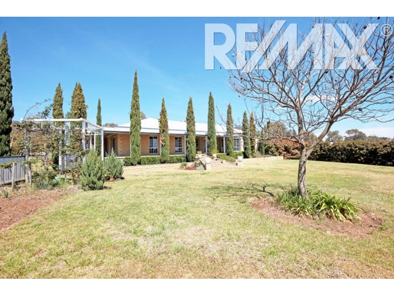 2 Loughan Rd, Junee NSW 2663