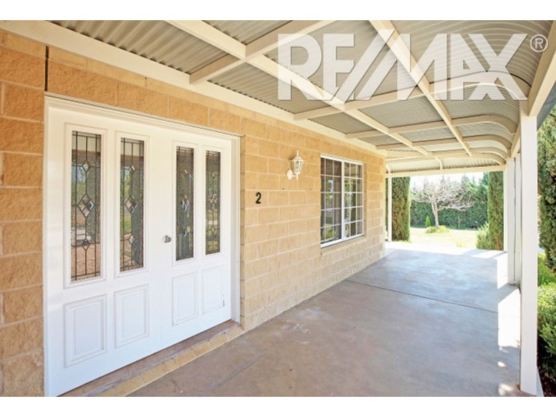2 Loughan Rd, Junee NSW 2663