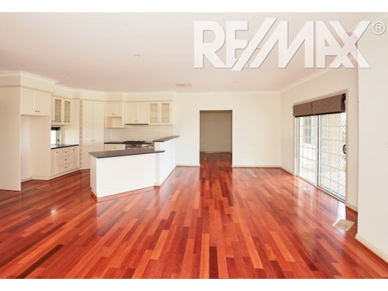 2 Loughan Rd, Junee NSW 2663