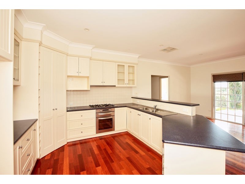 2 Loughan Rd, Junee NSW 2663