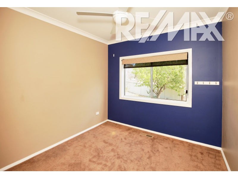 2 Loughan Rd, Junee NSW 2663