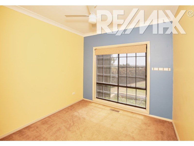 2 Loughan Rd, Junee NSW 2663