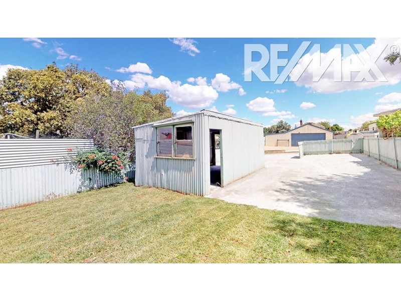 18 Kemp St, Junee NSW 2663