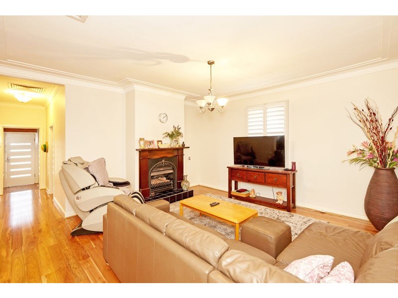 76 Broadway, Junee NSW 2663