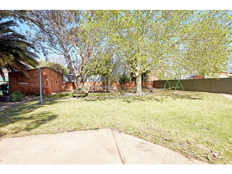 76 Broadway, Junee NSW 2663