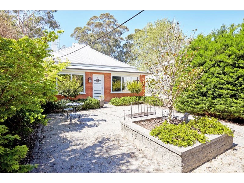 76 Broadway, Junee NSW 2663