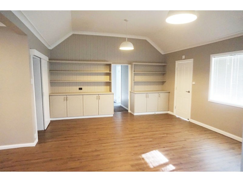 37 Junction Street, Junee NSW 2663