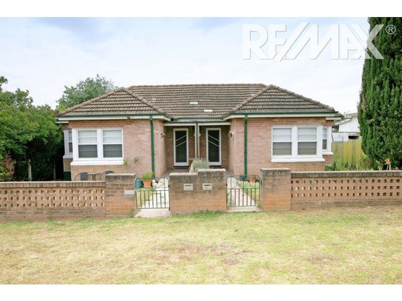 29 A & B Bolton St, Junee NSW 2663