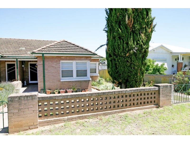 29 A & B Bolton St, Junee NSW 2663