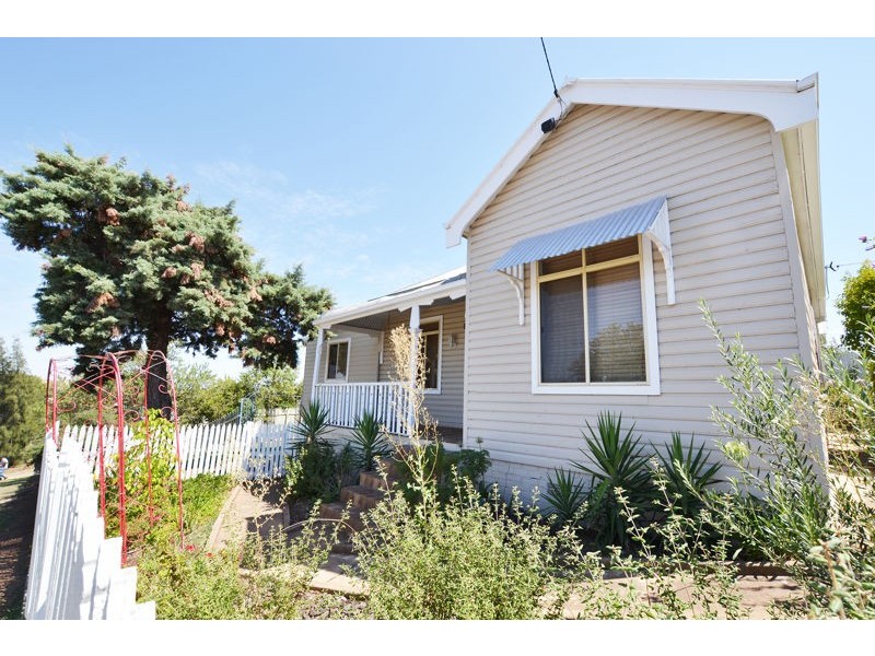 43 Commins Street, Junee NSW 2663