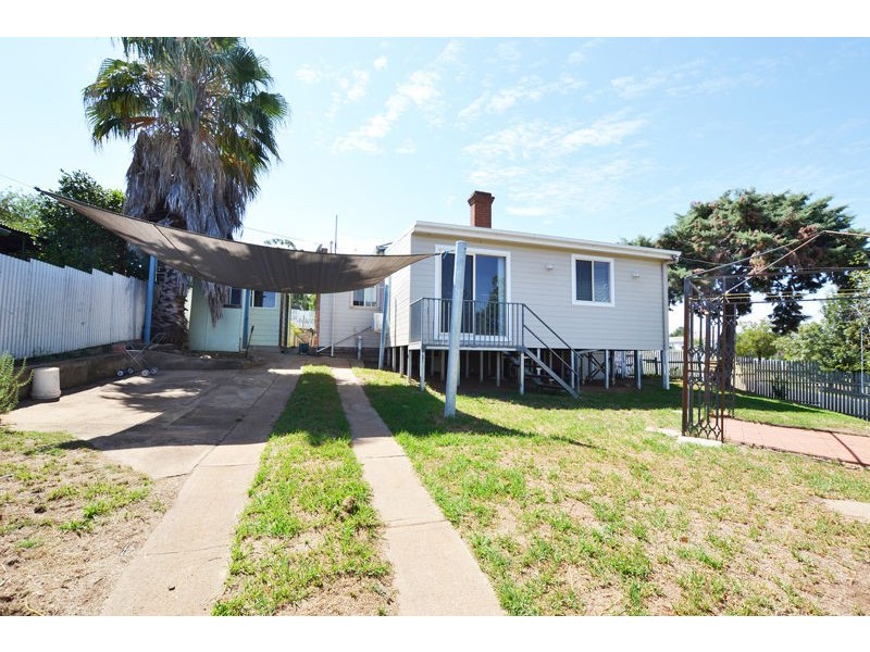 43 Commins Street, Junee NSW 2663