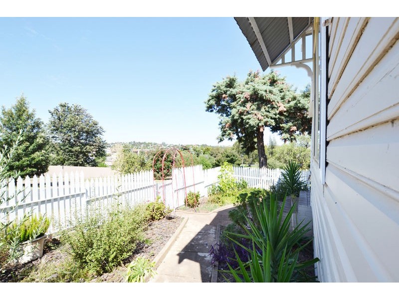 43 Commins Street, Junee NSW 2663