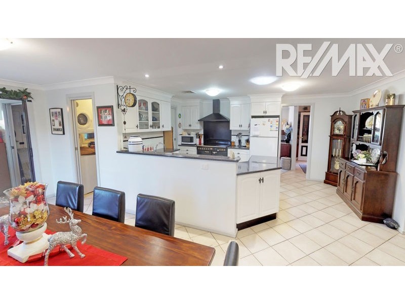 43 Seignior Street, Junee NSW 2663