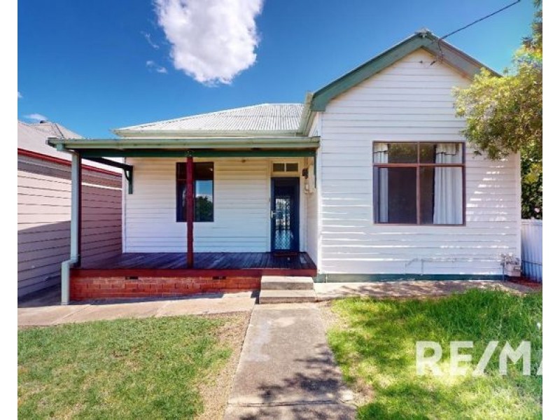 18 Kemp St, Junee NSW 2663
