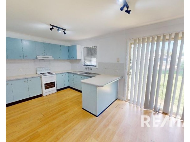 18 Kemp St, Junee NSW 2663