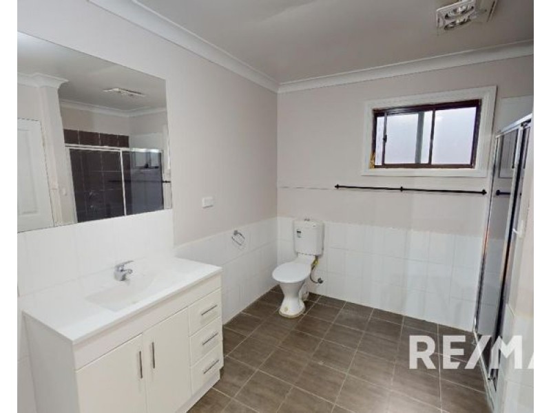 18 Kemp St, Junee NSW 2663