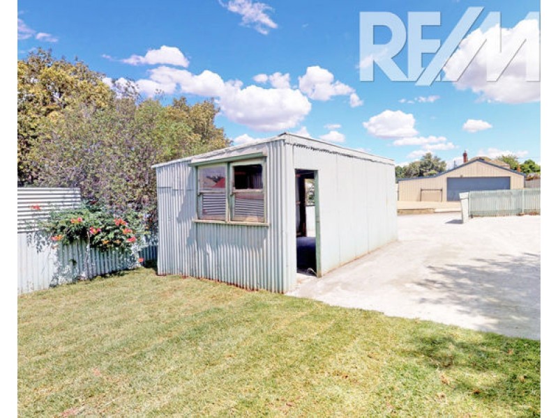 18 Kemp St, Junee NSW 2663