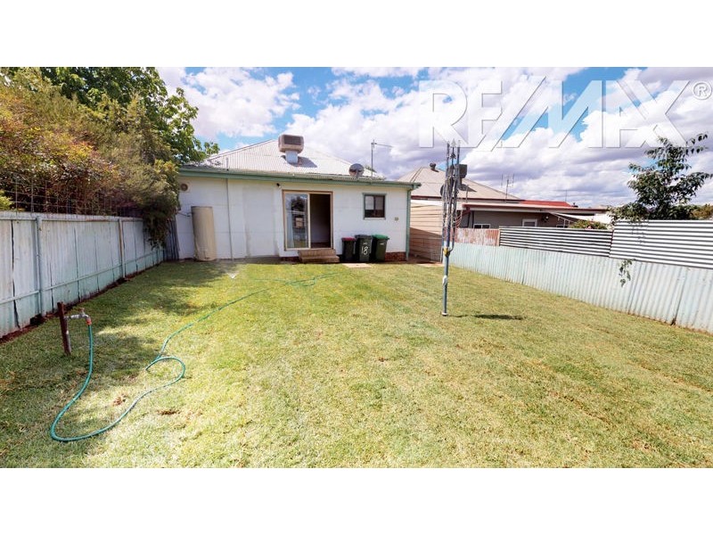 18 Kemp St, Junee NSW 2663