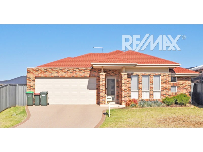 2 Adams Street, Junee NSW 2663