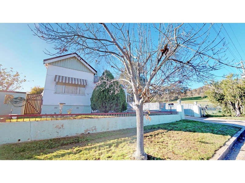 92 Hill St, Junee NSW 2663