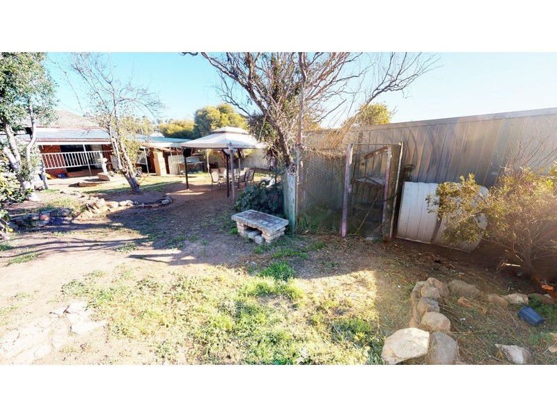 92 Hill St, Junee NSW 2663