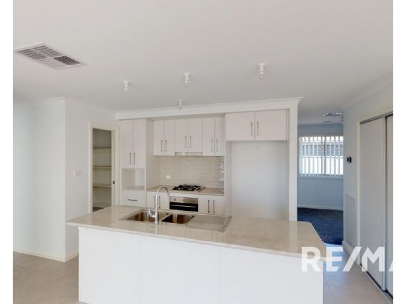 2 Hilton Place, Junee NSW 2663
