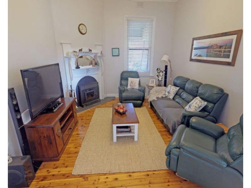 18 Dalley St, Junee NSW 2663
