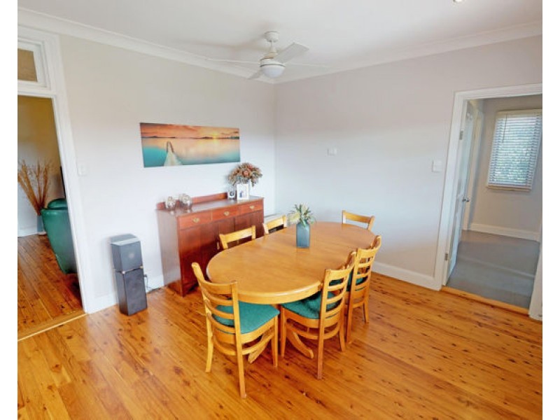 18 Dalley St, Junee NSW 2663