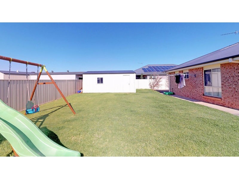 11 Adams Street, Junee NSW 2663