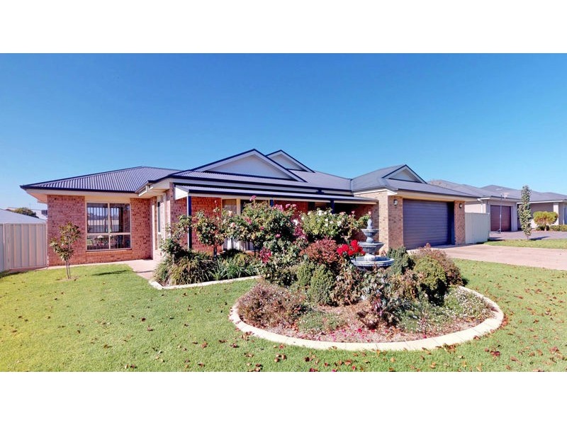 11 Adams Street, Junee NSW 2663