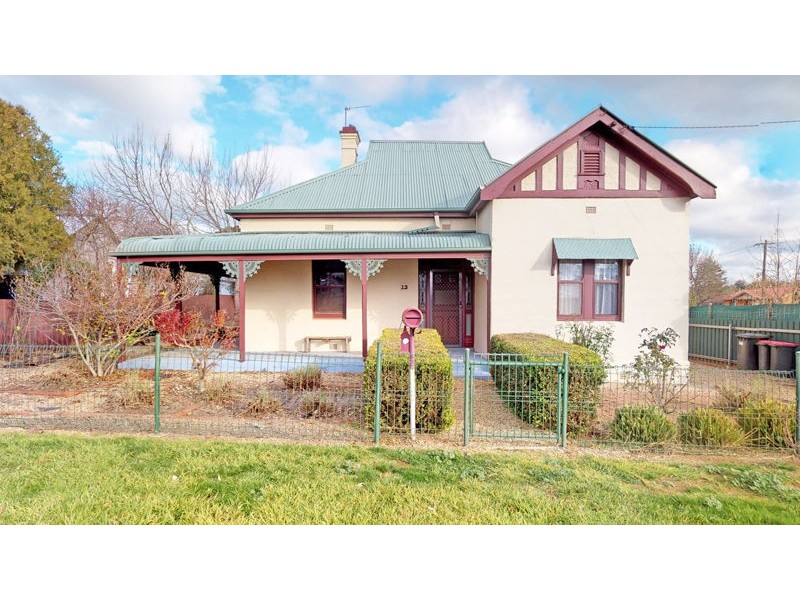 13 Crown St, Junee NSW 2663