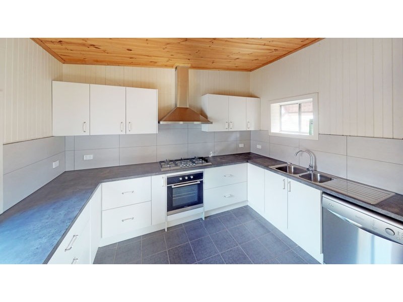 13 Crown St, Junee NSW 2663