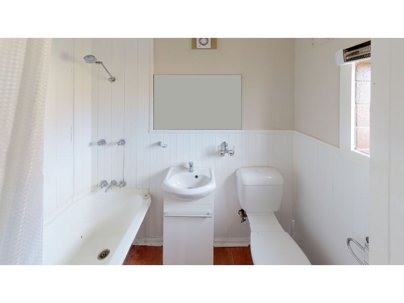 13 Crown St, Junee NSW 2663