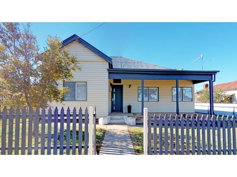 130 Main Street, Junee NSW 2663