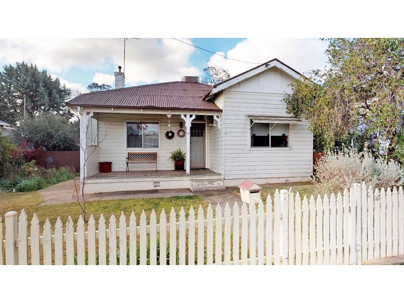 24 Elizabeth Street, Junee NSW 2663