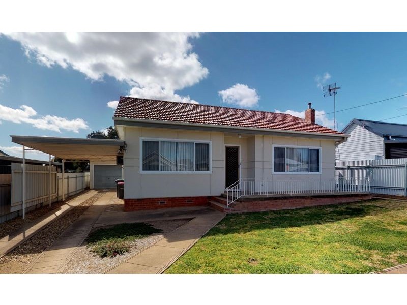 8 Florence Street, Junee NSW 2663