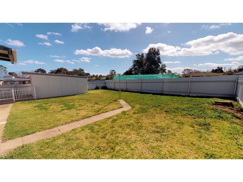 8 Florence Street, Junee NSW 2663