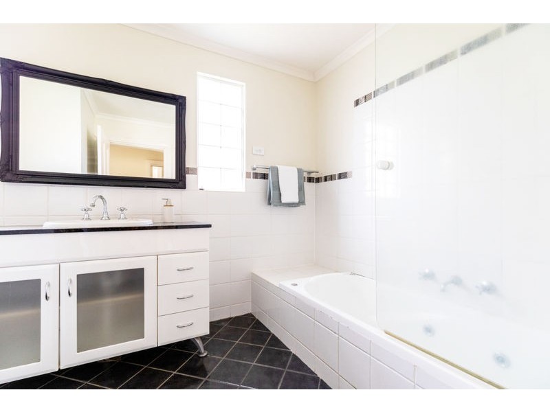 28 George St, Junee NSW 2663