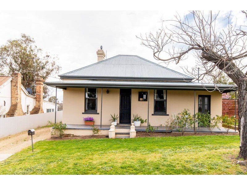 28 George St, Junee NSW 2663