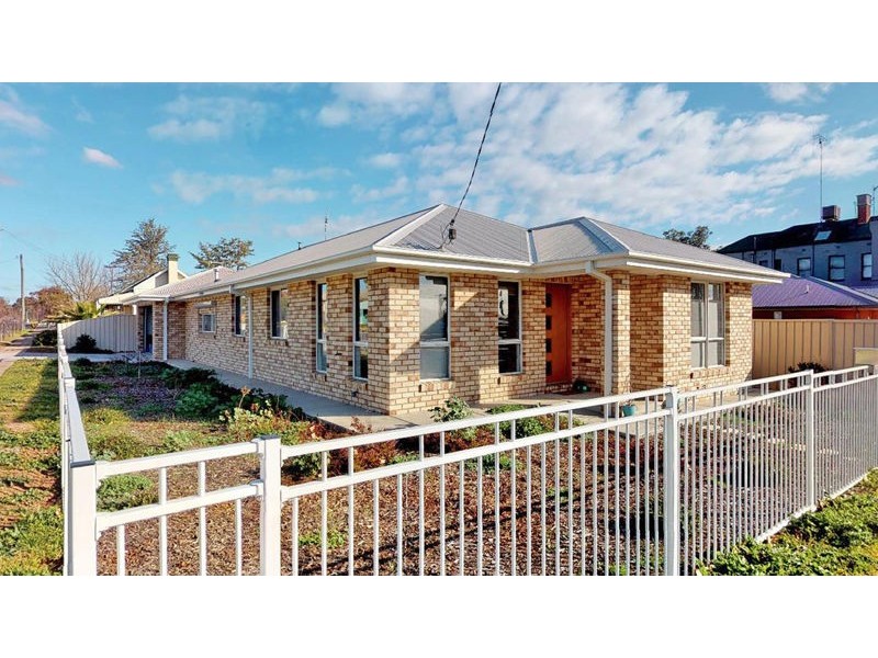 11 Hill Street, Junee NSW 2663