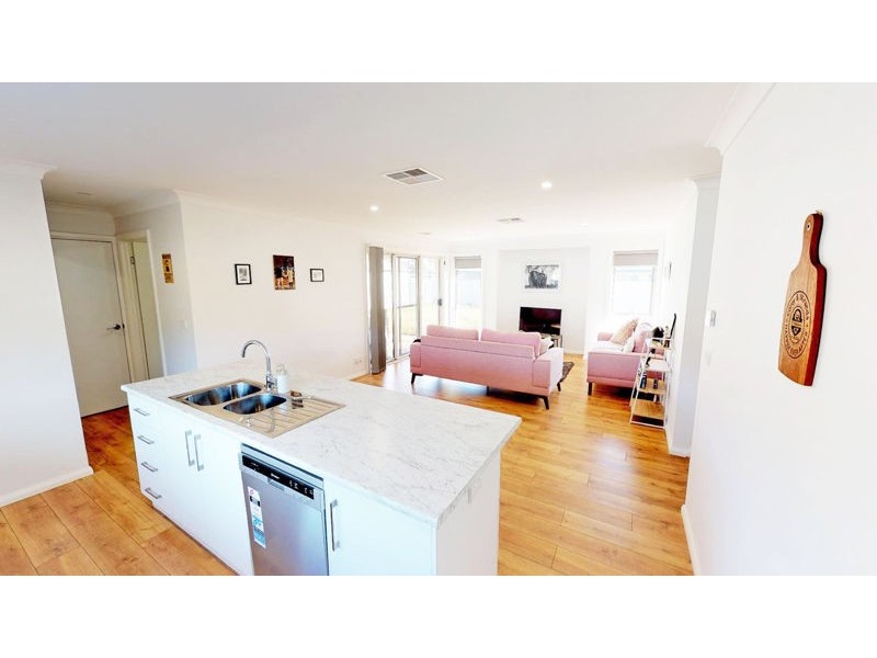 11 Hill Street, Junee NSW 2663