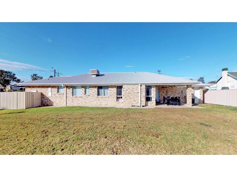 11 Hill Street, Junee NSW 2663